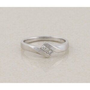 10k White Gold Natural .06 carat Diamond Ring Size 6 3/4